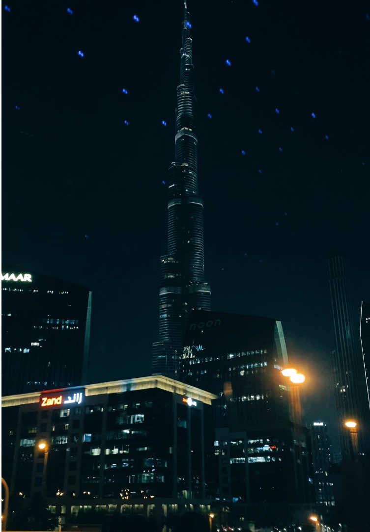 Baitha mai Dubai wich📍❤️ #dubai #burjkhalifa #sheikhzayedroad #trending #explore #viral #karanaujhla #tiktok #tiktokviral 