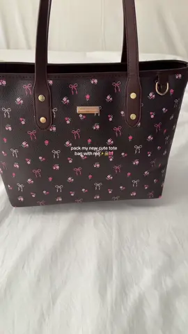 Absolutely this cute tote bag so perfect for travel or work👜✨ #totebags #workbag #dailybag #cutebag #OOTD #outfitinspo #TikTokMadeMeBuylt #thatgirl #TikTokMadeMeBuylt #spotlight #ValentinesDay #giftideas 