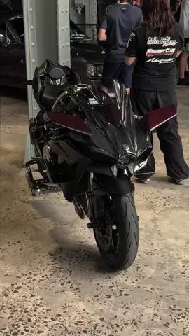 Kawasaki Ninja h2 #ninjah2r #fy#fyp#motorbike#bikers#lotorcycle#1200ccm #200ps#fullcarbon#4kedit #wallpaper#flaps #superbike#bikelife#viral 