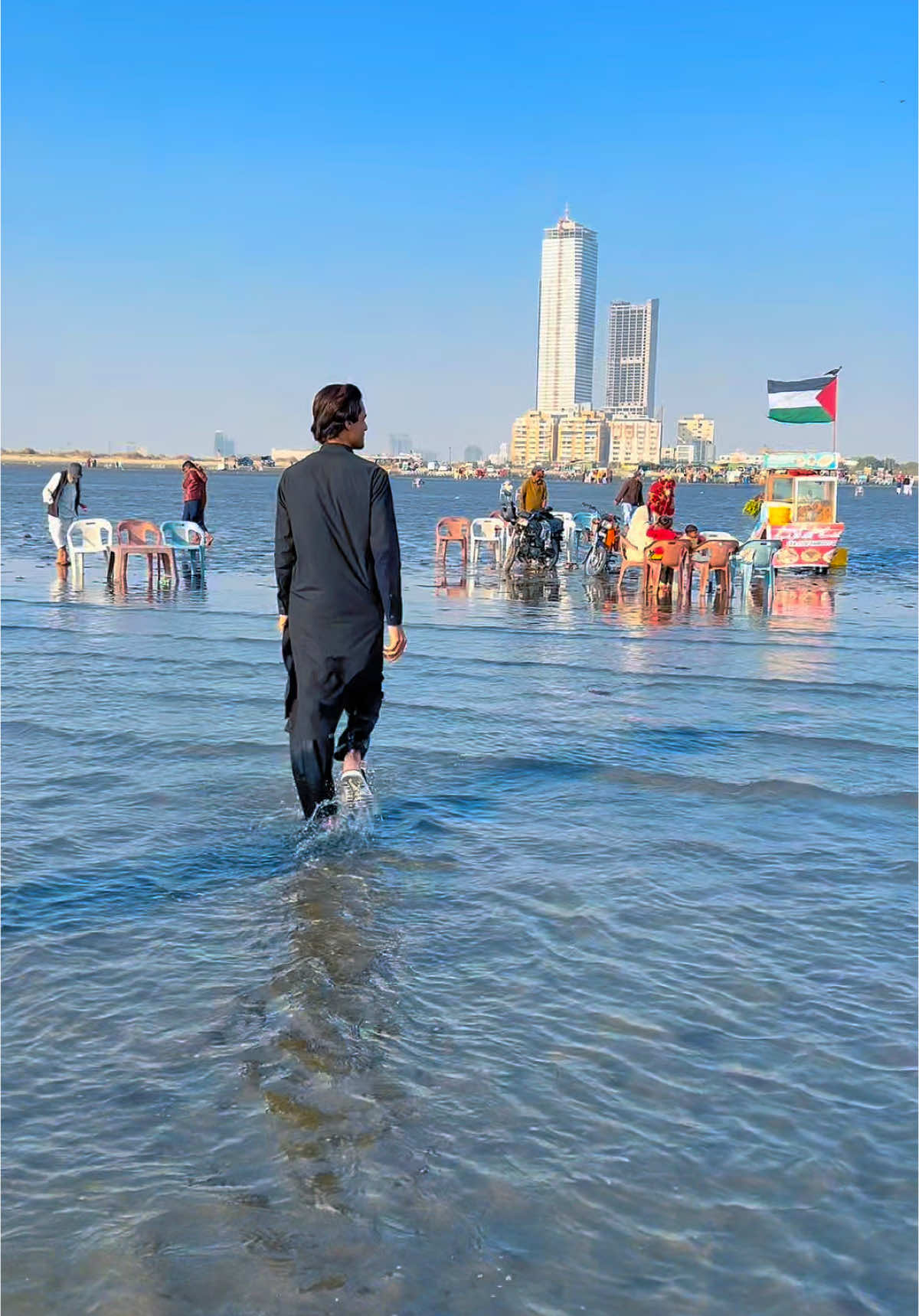 Karachi Clifton Beach 🌊🐬                                #karachi #foryoupage #typ #explore #foryou #viralvideo #cliftan_beach #shahab_afridi313 
