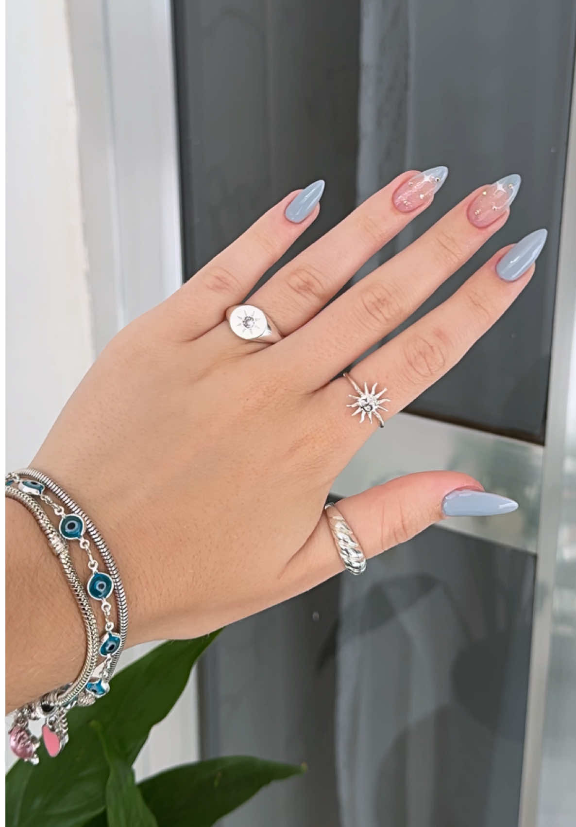 Eu estou obcecada nessa unha, super diferente e autêntica ✨ #nail #nailart #unhas #aesthetic #inspiração #decoração #manutenção #unhadecorada