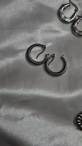Stainless steel stylish hoops ✨️  #fypシ゚ #followontiktok❤ #ladyroom_fashion #stainlesssteel #jewelry #earrings 