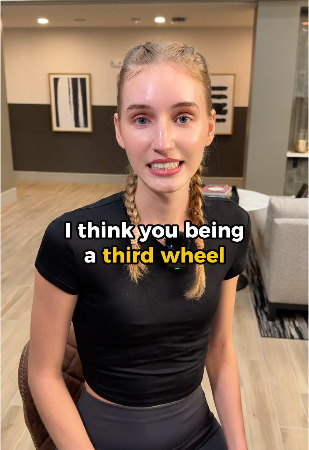 ¿Cómo dicen en tu país Third Wheel? 🛞😳 Tengo mucho curiosidad los leo! No olvides poner tu bandera 🇺🇸 #soyariannita #gringa #lagringa #ariannitalagringa #gringas #american #estadosunidos #gringaguera #mexico #venezuela #cuba #colombia #peru #chile #ecuador #españa #latino #latinoamerica #español #habloespañol #divertimento #humor #comedia #inglesfluido #ingles 