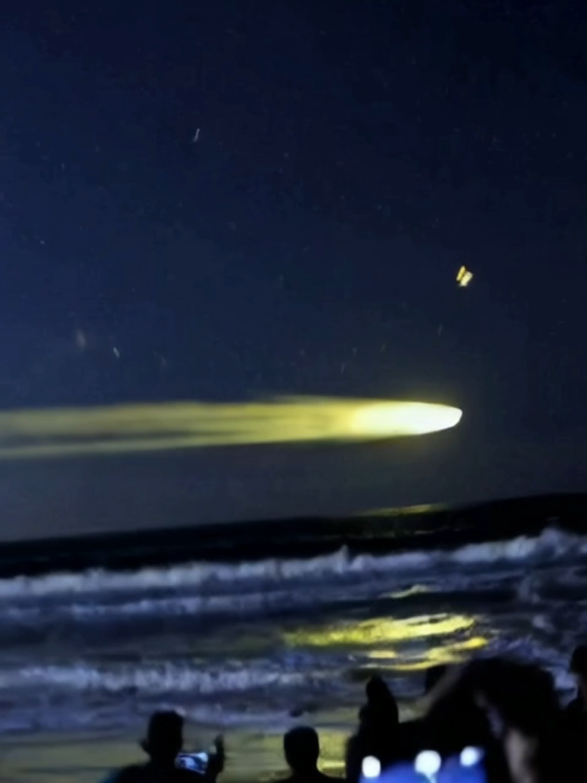 OVNIS AVISTADOS NA PRAIA  #aliens #beach #drone #ufo #technology #mystery #effects #miami #curiosity #nasa 
