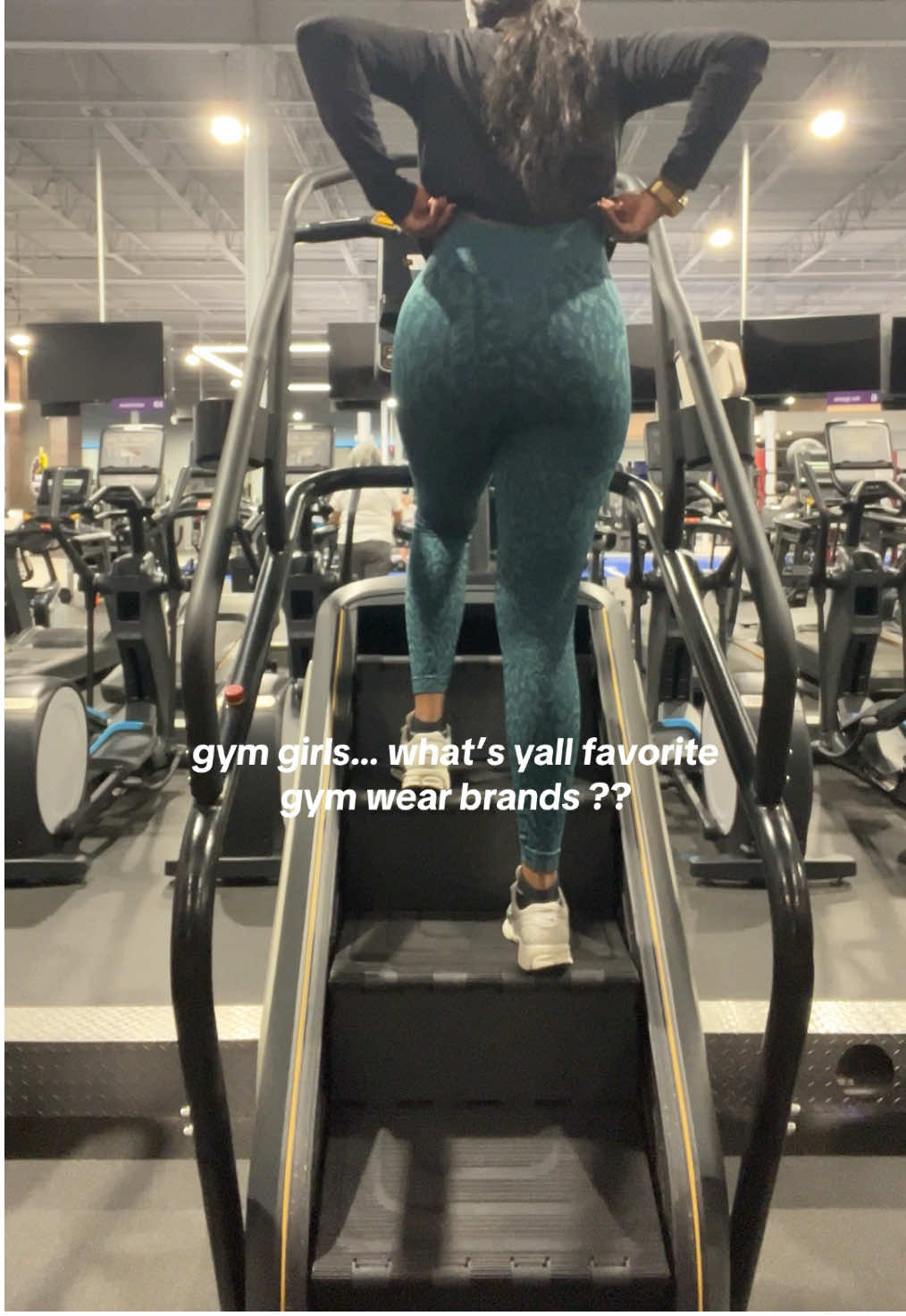 chile i’m tired of washing clothes every single day lol #gymbrands #gymwear #workoutleggings 