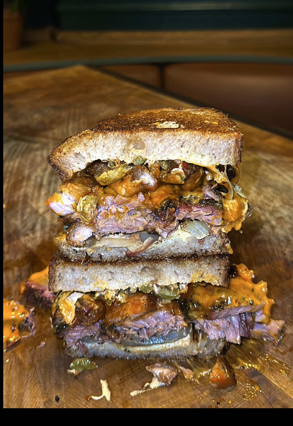 Texas Brisket Toastie 🫡 We started with a base of a mozzarella toastie then added: • Chipotle mayo • Oak smoked black Angus brisket (15h) • Texas style queso full of jalapeños • Smoked maple bacon dowsed in sauce • Fried pickled jalapeños  • More chipotle mayo Myself and the good folks at @MELT teamed up to bring you this absolute beast of a brisket sandwich. I can comfortably say there’s nothing like this in Paris at the moment. Between the sheer volume of food and the combination of textures and flavours in this toastie it turkey is a beautiful thing 🙌 Comment down below if you want to see this on the menu 👇 _____________________________ Texas Brisket Toastie 🫡 Nous avons commencé avec une base de toastie à la mozzarella, puis avons ajouté : • Mayonnaise chipotle   • Brisket de bœuf Angus noir fumé au bois de chêne  • Queso à la texane plein de jalapeños   • Bacon d’érable fumé nappé de sauce   • Jalapeños frits et marinés   • Encore de la mayonnaise chipotle   Moi-même et les bons gens de @MELT avons uni nos forces pour vous offrir ce monstre de sandwich au brisket. Je peux dire sans hésiter qu’il n’y a rien de pareil à Paris en ce moment. Entre la quantité de nourriture et la combinaison de textures et de saveurs dans ce toastie, c’est vraiment quelque chose de magnifique 🙌 Commentez ci-dessous si vous voulez voir ce sandwich au menu 👇 #fyp #food #foodporn #foodphotography #foodblogger #Foodie #parisfood #parisfoodie #sandwich #bbq #texas #brisket #cheese #queso #bacon #chef #special #collab 