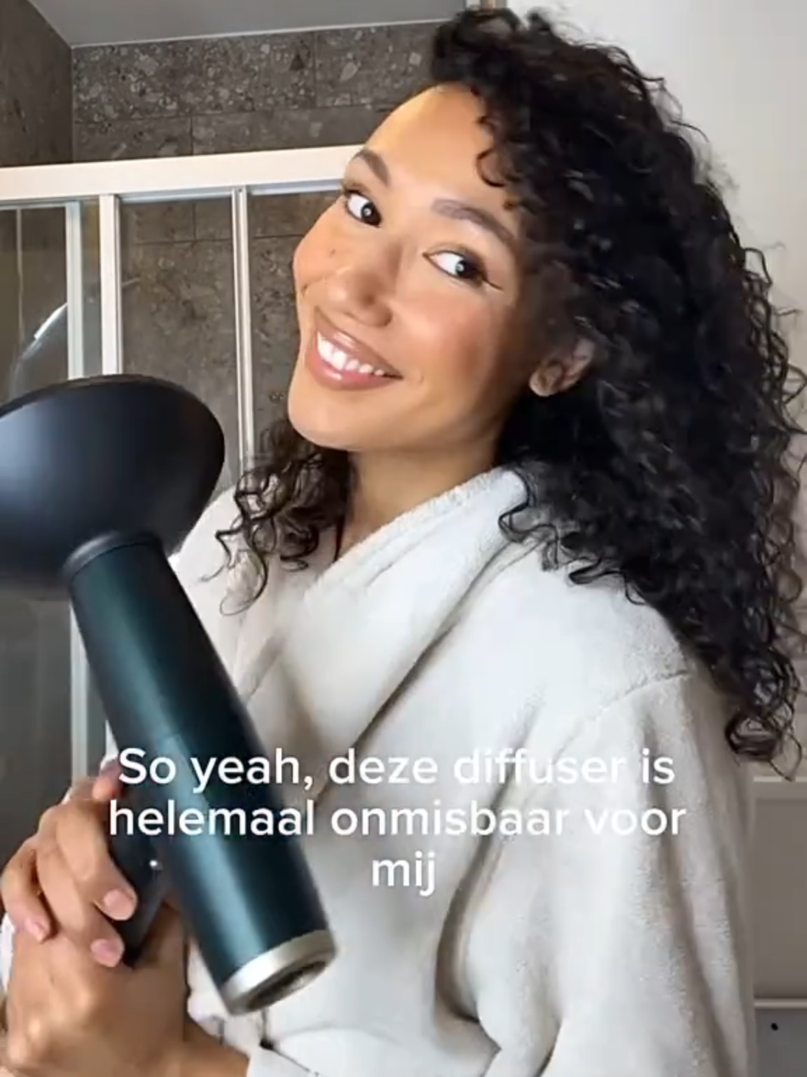 💫 Watch @nanayamsi style her curls with the BaByliss Air Power Pro.  #BaBylissAirPowerPro #GetReadyWithBaByliss