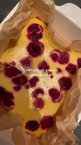 Recipe:  190g greek yogurt  2 eggs 2 and 1/2 tbs cornstarch  Sweetener of choice Splash of vanilla extract  Berry of choice Bake at 160 °c for 40-50 minutes💕 #fyp #cheesecake #lowcaloriedessert #patrickbateman 