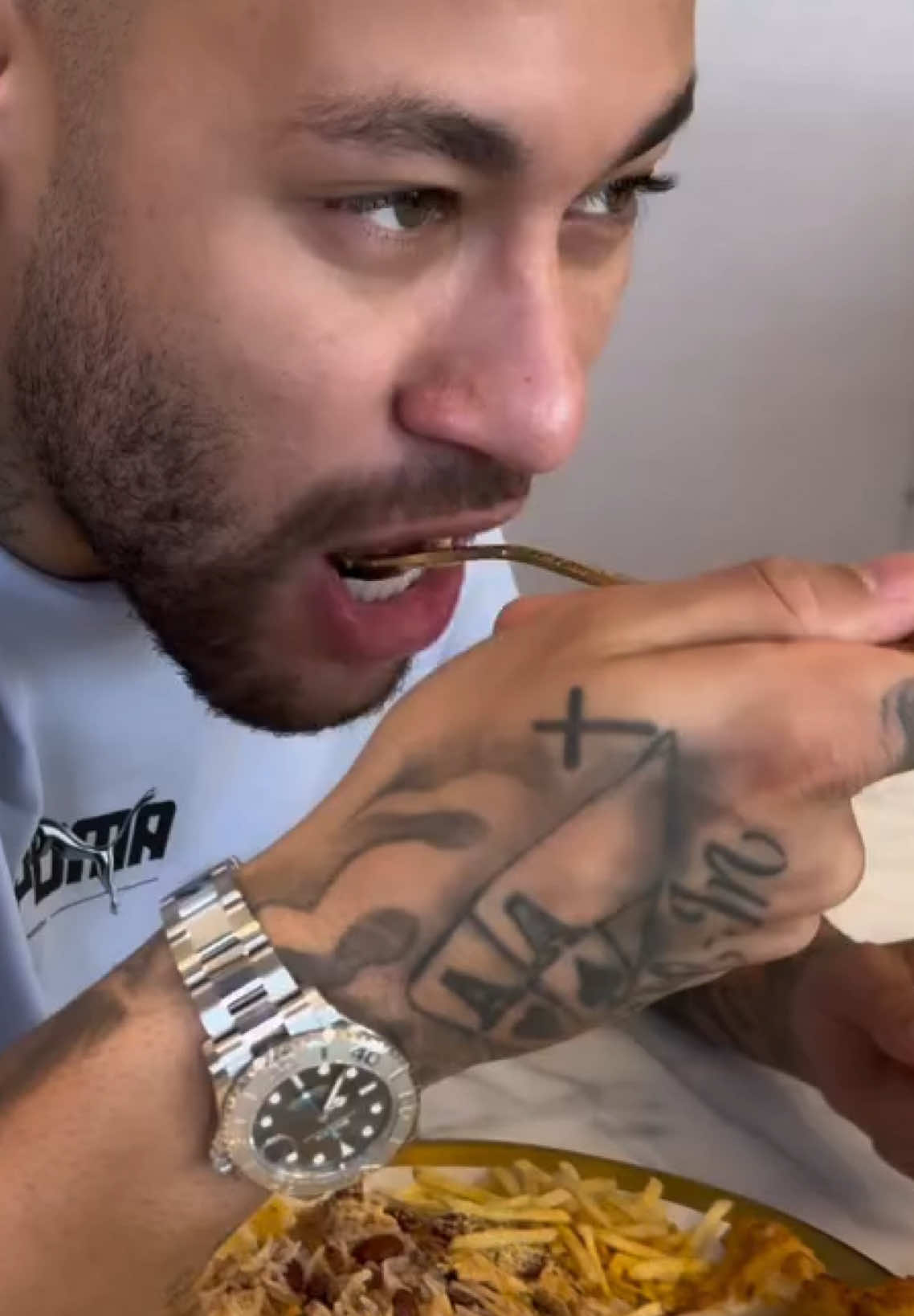 Neymar enjoying his food 🥘 🤤  #neymar #neymarjr #tiktok #fyp #football #Soccer 