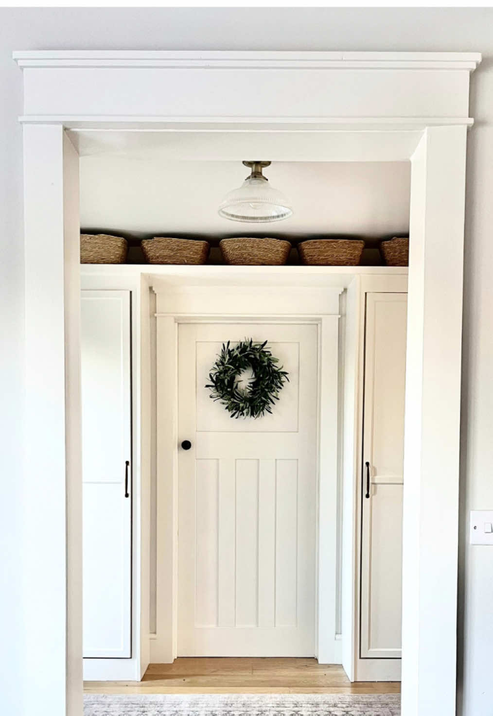 When you step into someone’s home- look for those little details that tell a story.  I have been interiors obsessed since before I can remember. It didn’t happen for me when I first became a homeowner, or a renter, or overnight. I have just always dreamed of homes. A long time ago I knew the type of home I wanted- something late Victorian or craftsman with a big porch, creaky wooden floors, and tales to tell. I actually grew up in a lovely new build in America but vowed as an adult that I would live in an old home. Well then I adulted and got a new build 😂. I’m just too practical. I also at some point moved across an ocean to where architecture and interiors are SLIGHTLY different.  If you’re seeing this in America you know this style of architrave and window casing in homes are very common. Not as common or widespread in the UK, especially in a standard home like mine.  Side note- “what are architraves?”. If you aren’t a carpenter and you’ve never had to install one you may not know. Simply put, it’s the detailing around a door frame. Window casing is the same thing but for windows.  Anyway, turns out the window casing and architrave style I wanted cannot be found easily “off the shelf”… maybe somewhere specialist but not via a quick google. So, I decided to design, source, and build these myself. It took much longer than I thought. There was trial and error along the way and I learned a lot. BUT was it worth it?  These little details make my home feel like home. And I love that I can feel like I’m living in my American Victorian farmhouse in Bucks County, PA or little craftsman bungalow in Portland, OR, only I’m nestled in the English countryside (another vision from my childhood moodboard). 11 year old Sara is smiling right now ☺️.  Would you change out your architraves or add little details like this into your home? #DIY #newconstruction  #homedetails #architrave #windows #myhomestyle #interiorinspiration #homedecoration #uknewbuild #diyonabudget #mydailyrenovation #homerenovation #storyofmyhome #itsallinthedetails #countrystyle #homeimprovement 