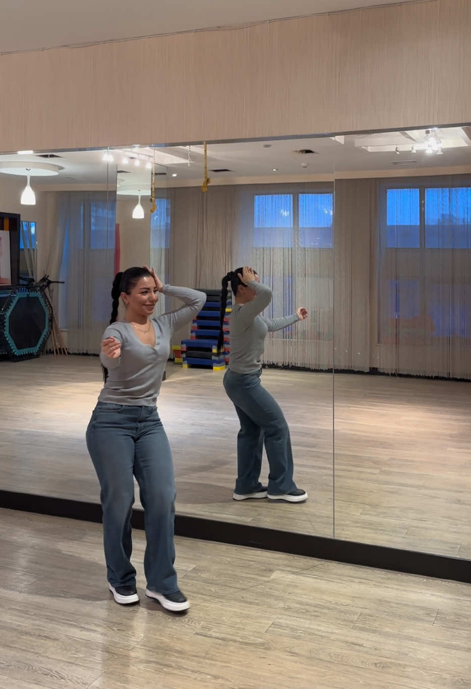 #freestyle Firuzə mahnısı bir başqa ritmdə.Səhv etmirəmsə uyğur türk musiqiçisi tərəfindən ifa olunub.Amma çox bəyəndim Youtube da “Kiz bala yar” yazıb dinləyə bilərsiniz.Bilirəm ki ,çox adama xoş gələcək #nigarrehmanli #reqsdersleri #reqsmektebi 