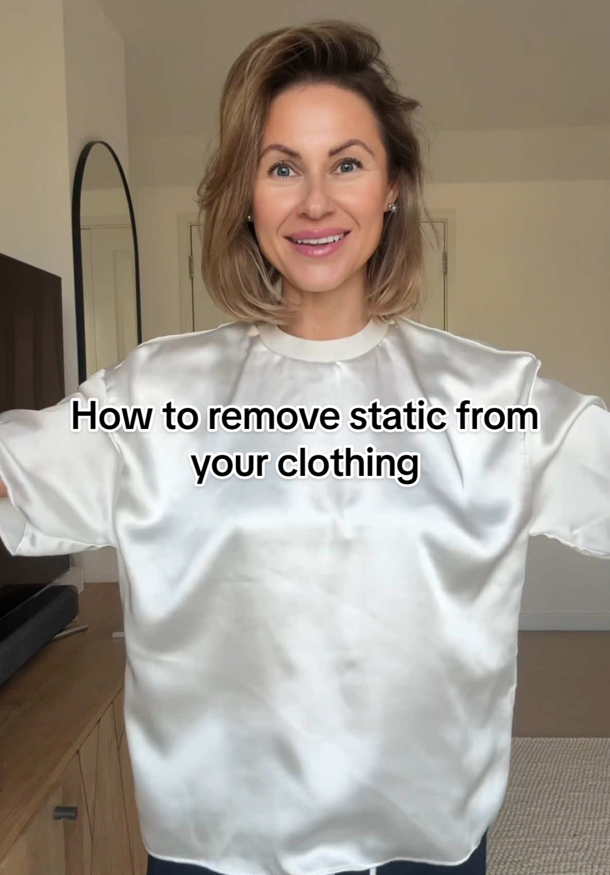 Fashion hack ✨ how to remove static from your clothing  #staticclothing #fashionhack #fashiontips #stylingtips #stylinghacks 