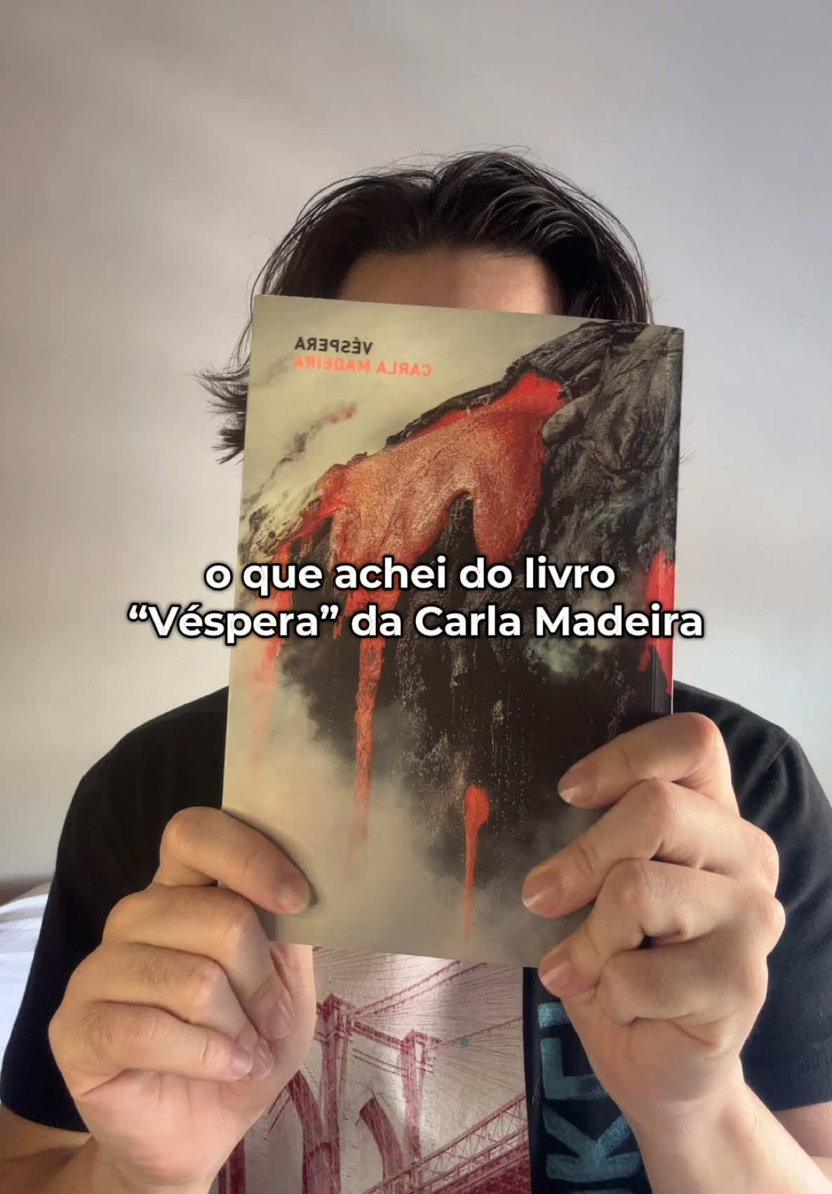 “Véspera” da Carla Madeira já é o meu livro favorito de 2025. Sim, ainda estamos em Janeiro… #livros #booktokbrasileiro #leitores #carlamadeira #vespera #literaturabrasileira 