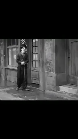 Charlie Chaplin l'immigré p.6 #TimeCapsuleClips #OldVideos #VintageVideos #CharlieChaplin #Classicmovies #Silentfilms #fyp #throwbacks #cinemalovers #blackandwhite #pourtoi
