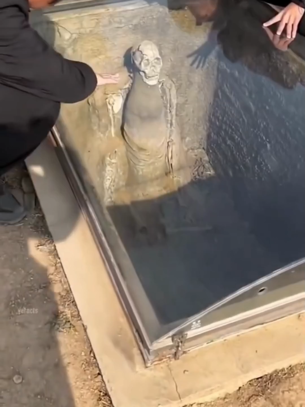 Túmulos de Vidro na China! #CapCut #viral_video #tiktokviral #curiosidades #vocesabia #videoviral #tik_tok #fatoscuriosos #tumulos #funeraria #china #tradição 