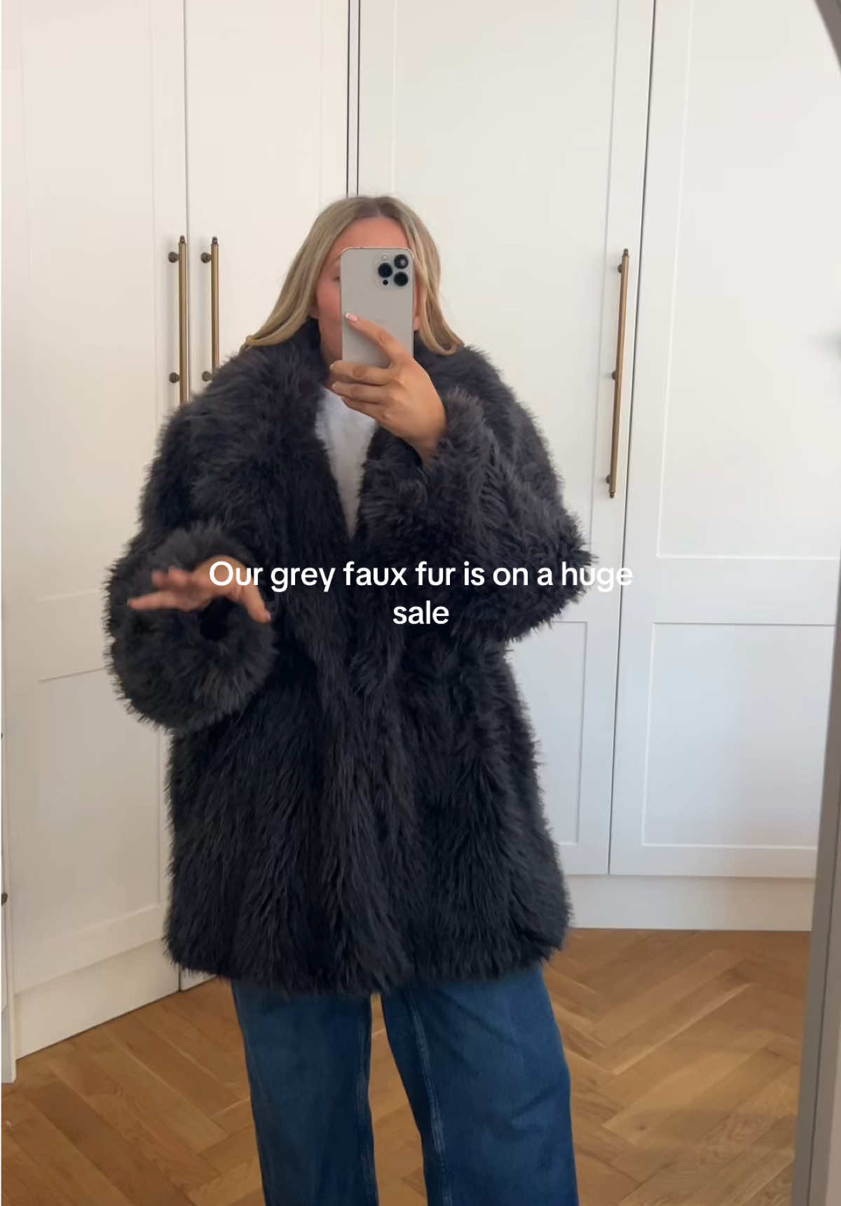 Wrap up warm the cold weather is coming back 🥶 #cosycoats #winterstyle #TikTokShop #tiktokmademebuyit #fauxfur #fauxfurcoat 