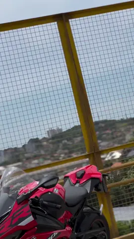 FAMOSA TRÊS LETRAS ❤️ . . . . . . . #bm #bmwmotorsport #bmwlove #bmws1000rr #s1000 #s1000rr #1000 #motos #moto #video #videoviral #sonho #META #hon #tik_tok #vudeoviral #honda #yamaha #viral_video 