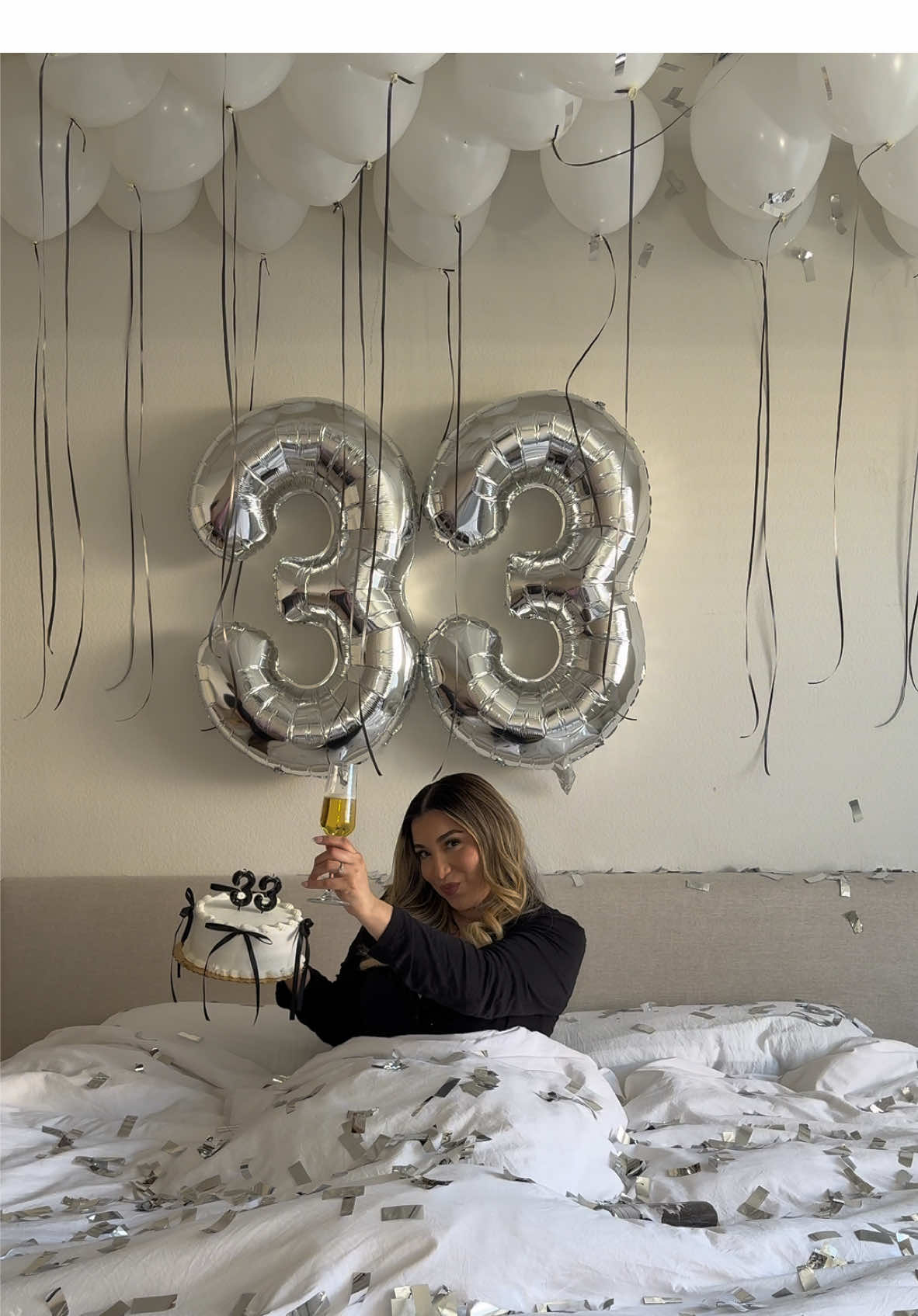 Happy birthday to me! Cheers to 33 beautiful years!! ✨🥂