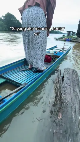 Bilang sebentar, dak tau nya sampai magrib belum pulang2🗿🗿🗿🫵 tandai jantan2 yg suka mancing tu #fyp #vibes #vidioviral #perahu #sungaibesar #kapal #ketintingkalimantan #mancing 