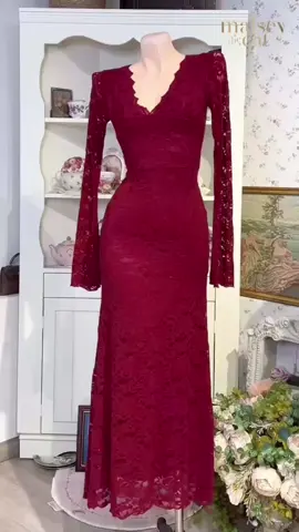 Sang trọng, quý phái và quyến rũ là những gì mẫu đầm ren này mang lại. Chất ren mềm mại kết hợp thiết kế ôm body tôn lên đường cong hoàn hảo, sản phẩm có sẵn mush ngực tiện lợi cho các nàng. Phù hợp cho những buổi tiệc trang trọng hay sự kiện đặc biệt, mẫu đầm chắc chắn sẽ làm bạn nổi bật.#damxinhthietke #damditiec #damtieccaocap #maisey #outfittet 