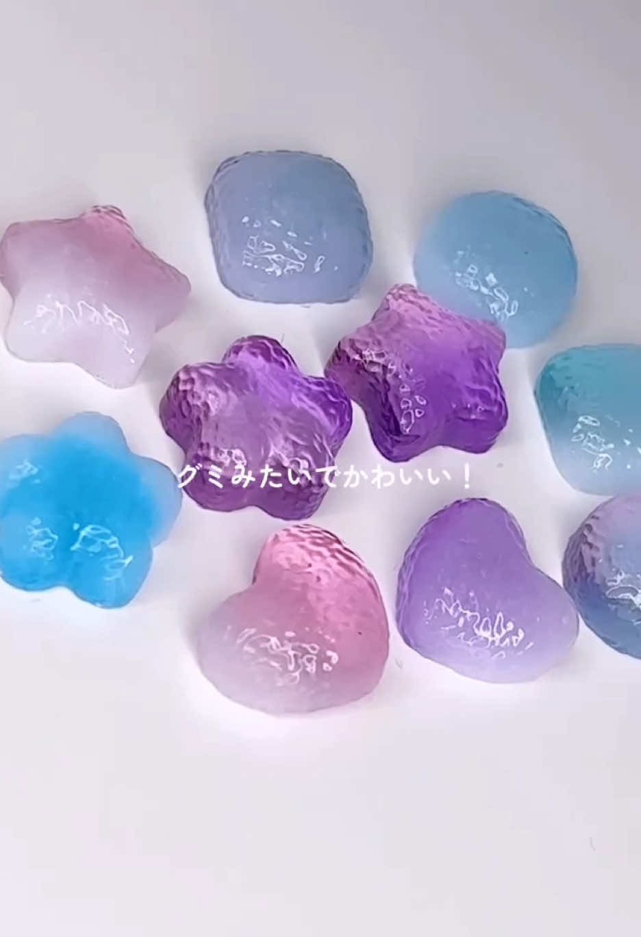 🍬シュガーキャンディ風モールドを使ってみたよ💗 透明感ある色で作るとグミみたいでかわいいな 懐中時計シェイカーに入れたかったけど ちょっと厚みがあって入らなさそうなので... 次回に続きます🫡 𓐄 𓐄 𓐄 𓐄 𓐄 𓐄 𓐄 𓐄 𓐄 𓐄 𓐄 𓐄 𓐄 𓐄 𓐄 𓐄 𓐄  ※商品の入荷状況は店舗により異なります。 使用したパーツクラブの材料は⁡ パーツクラブ⁡オンラインで購入できます◎ ⁡⁡ ※商品の入荷状況、お取り扱いは店舗により異なります。 ご利用の店舗に直接お問い合わせ下さい。 この作品は大垣店スタッフ インスタグラマー作品です 𓐄 𓐄 𓐄 𓐄 𓐄 𓐄 𓐄 𓐄 𓐄 𓐄 𓐄 𓐄 𓐄 𓐄 𓐄 𓐄 𓐄 𓐄 #PARTSCLUB #パーツクラブ #レジンハンドメイド #レジン動画 #レジンシェイカー #キャンディレジンシェイカー #シェイカー #レジン #レジン動画#簡単