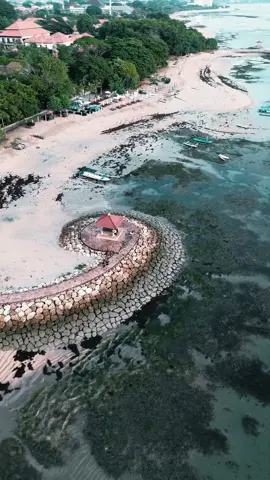 Ketika surut. 📍Pantai Karang Sanur #djindonesia #djiglobal #cenimatic #droneshot #fypシ゚viral 