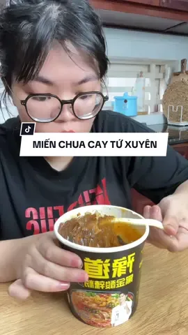 Lần đầu ăn thử miến chua cay tứ xuyên sẽ như thế nào #mienchuacaytrungkhanh #vairal #xuhuong #LearnOnTikTok #mienchuacaynoidiatrung 