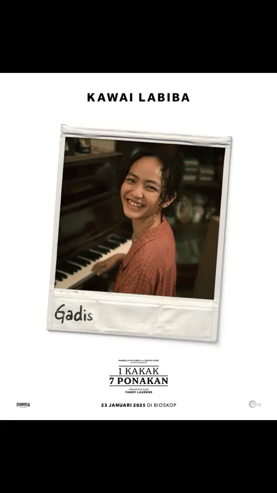 Gadis, dipanggil Ais @Kawai Labiba,  dibesarkan oleh orang tuanya dalam situasi yang sulit.  Ais selalu tersenyum. Jadinya orang gak akan tau kalau Ais lagi ngumpetin masalah.  Siapa yang punya temen yang paling banyak bercanda dan ketawa padahal di balik itu banyak hal yang ia pikirkan sendiri? 😔  @1kakak7ponakan  #1Kakak7Ponakan #SaKaTuPo #1K7P #yandylaurens #ceritafilms #kakak #ponakan #keluarga #kawailabiba #tersenyum #ngumpetinmasalah #masalah #bercanda #tertawa #orangtua #piano #kenangan #memori #fyp #fypage #tiktoktainment 