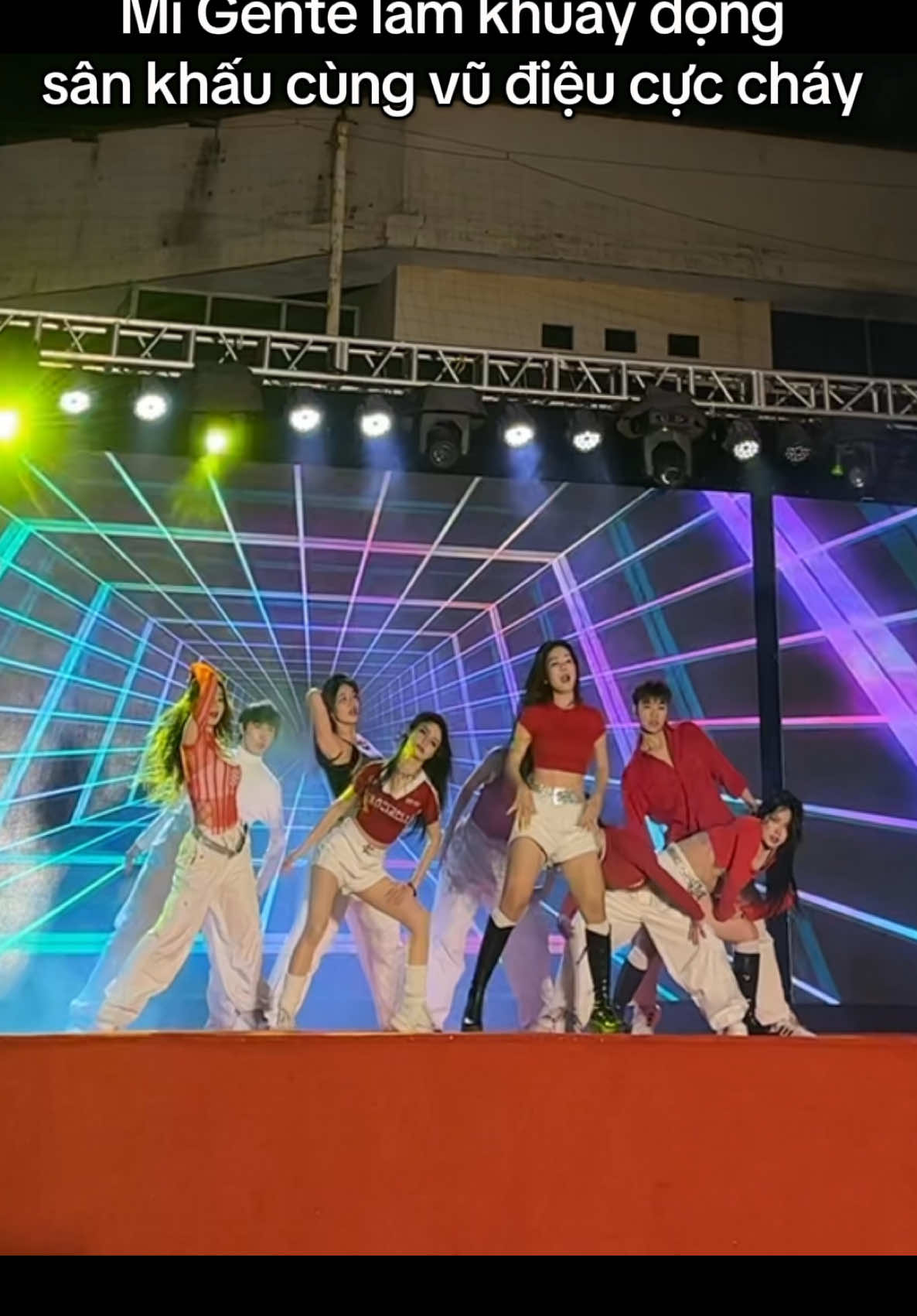 Có bạn nào Đại học Điện Lực hôm trước xem được hết full tiết mục không nè? 😛 #TikTokDance #newyear2025 #poppynguyen #QUEEND 