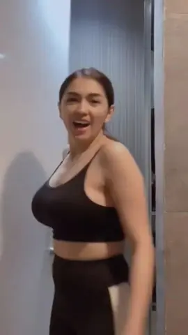 Hi . . . . #cuttari #wulanguritno #gisel #artis #artisindonesia #trending #viral #fyp #angelkaramoy #tobrutstyle😋 