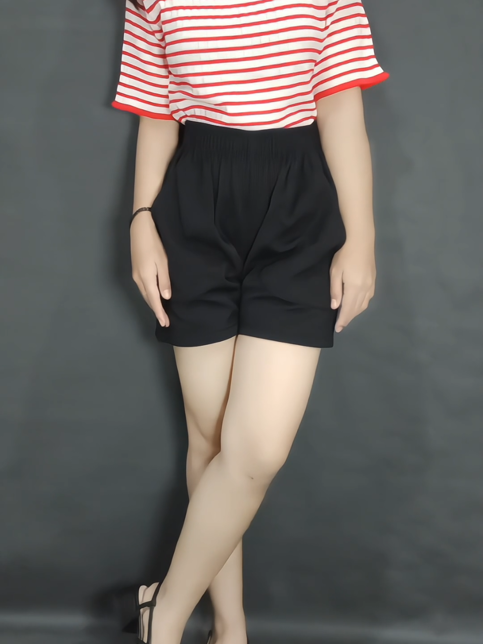 Pake crop kaya gini jadi lebih simple🤏 #outfit #OOTD #crop #croptop #fyppage #outfitideas #fyp 