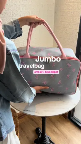 travelbag jumbo aesthetic coquette untuk liburan long weekend #travelbag #antiair #devilafashionbag #devila #tasmudik #taskoper #dufflebag #travelbagorganizer #racuntiktok #cuantanpabatas #wibgajian #fyp #mudik2025 #lebaran2025 #taslipat 