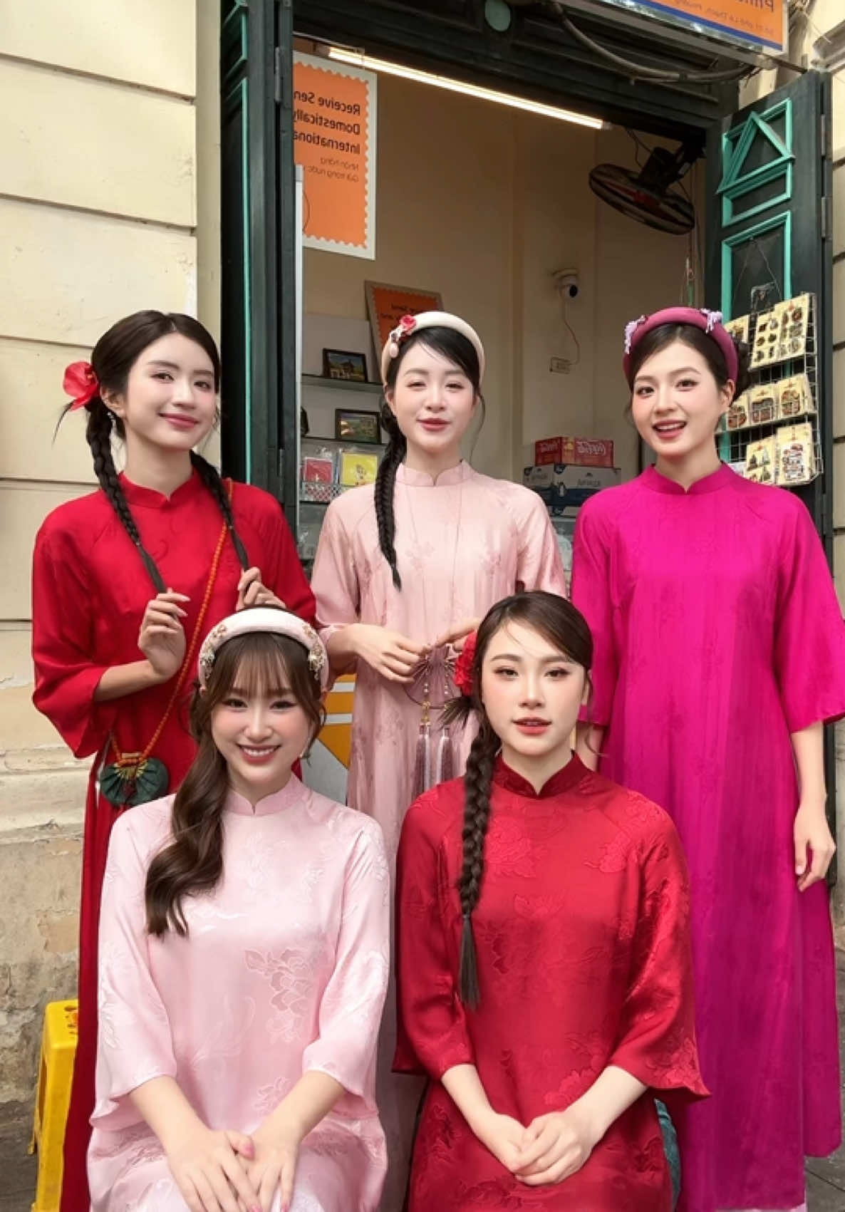 Chị em chúng mình 😆  Áo dài @XÉOXỌ  #CapCut #nguyenngochuyen #dvngochuyen99 #vfc 