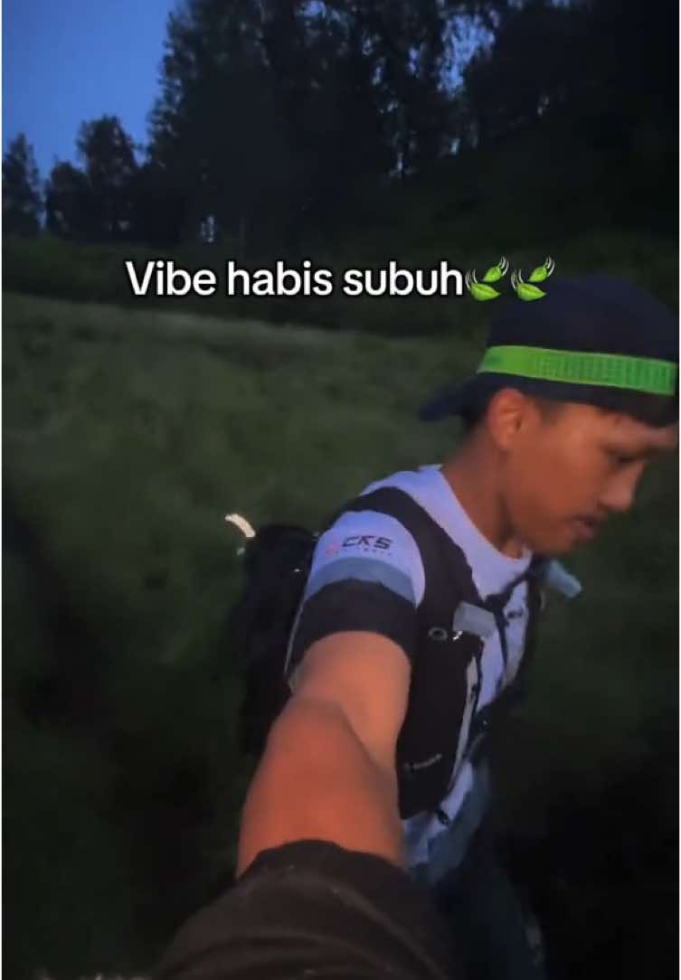 Pantang semangat buat yang bangun pagi, kami sedang berlarian menggapai puncak #ngajisambilberlari #fyp  #sabanabesar #argopuromountain #trailrunner 