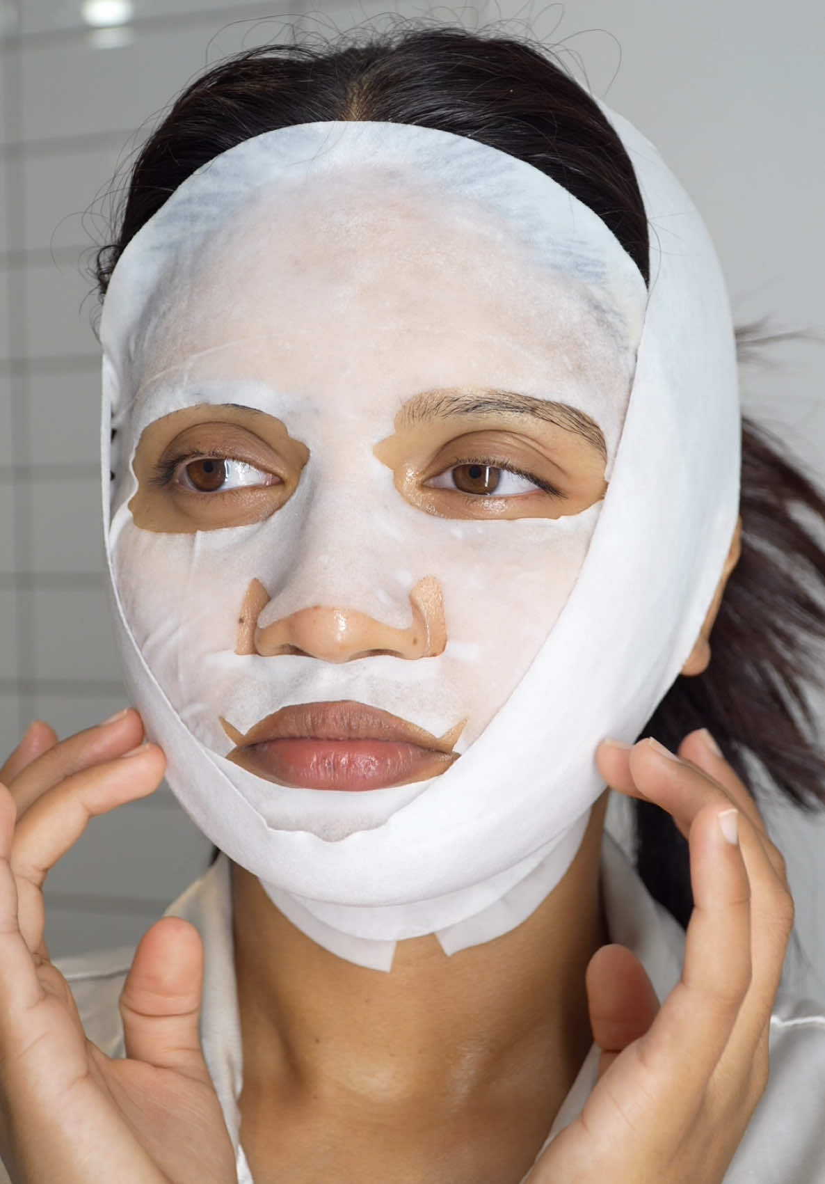 @numbuzin Official no. 9 sheet mask.  Korean truely living in future ✌️✌️  #facelifting #jawline #sheetmask #kbeauty #koreanskincare #numbuzin #lifting 