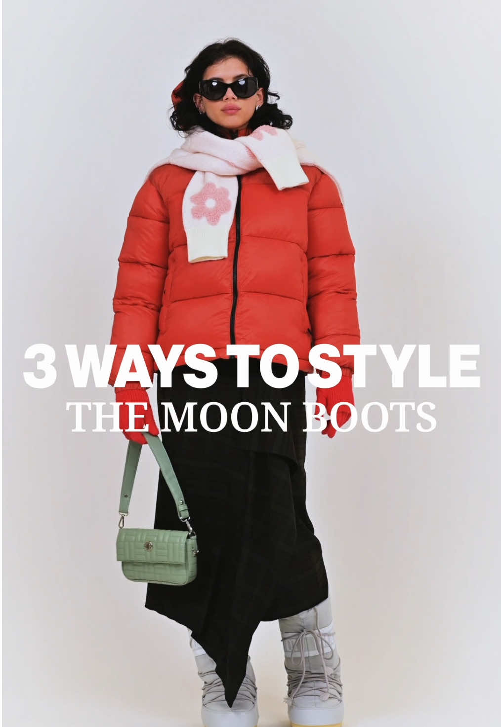Uneori avem toate ingredientele, insa nu avem reteta. 👩🏻‍🍳 Daca ai ramas fara inspiratie pentru outfituri cu 𝐌𝐨𝐨𝐧 𝐁𝐨𝐨𝐭𝐬, hai pe YouTube sa vizionezi cel mai nou episod din 𝟑 𝑾𝒂𝒚𝒔 𝒕𝒐 𝑺𝒕𝒚𝒍𝒆! ❄️ #fashiondays #fashiondaystribe #3waystostyle #OOTD #moonboots 