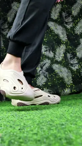 Fresh summer kicks just in! Step into adventure with our newest sport clogs. 🌊👣 #NewArrivals #SummerStyle #ComfortInEveryStep #trending #Summer #SummerFashion #StepIntoComfort #WaterproofFashion #affordable #january #aesthetic #budolfinds #musthaves #CLOSSPH 