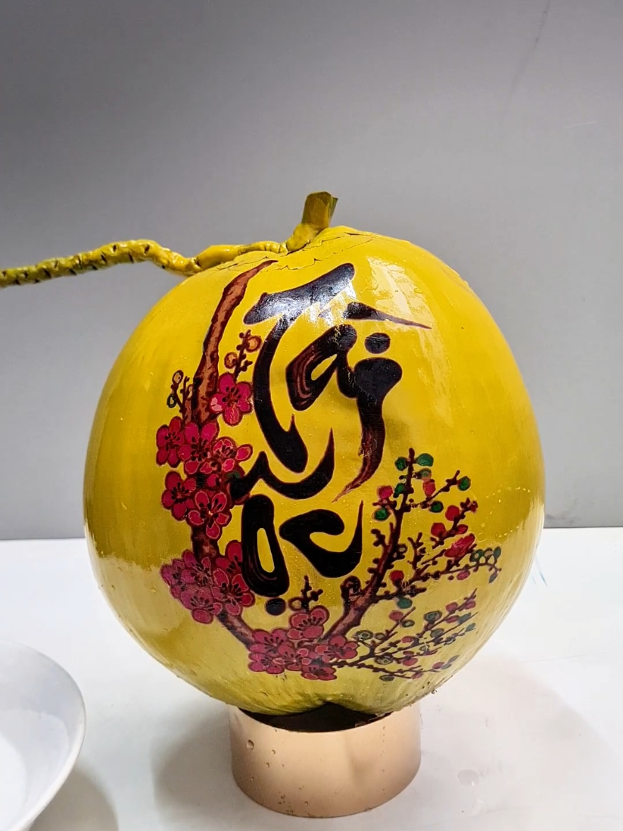 Cách dán tem lên trái dừa bao đẹp nha các bạn ơi #anhnongdanriview #xuhuongtiktok #tiktok #samtetbaovui #temdantraicay