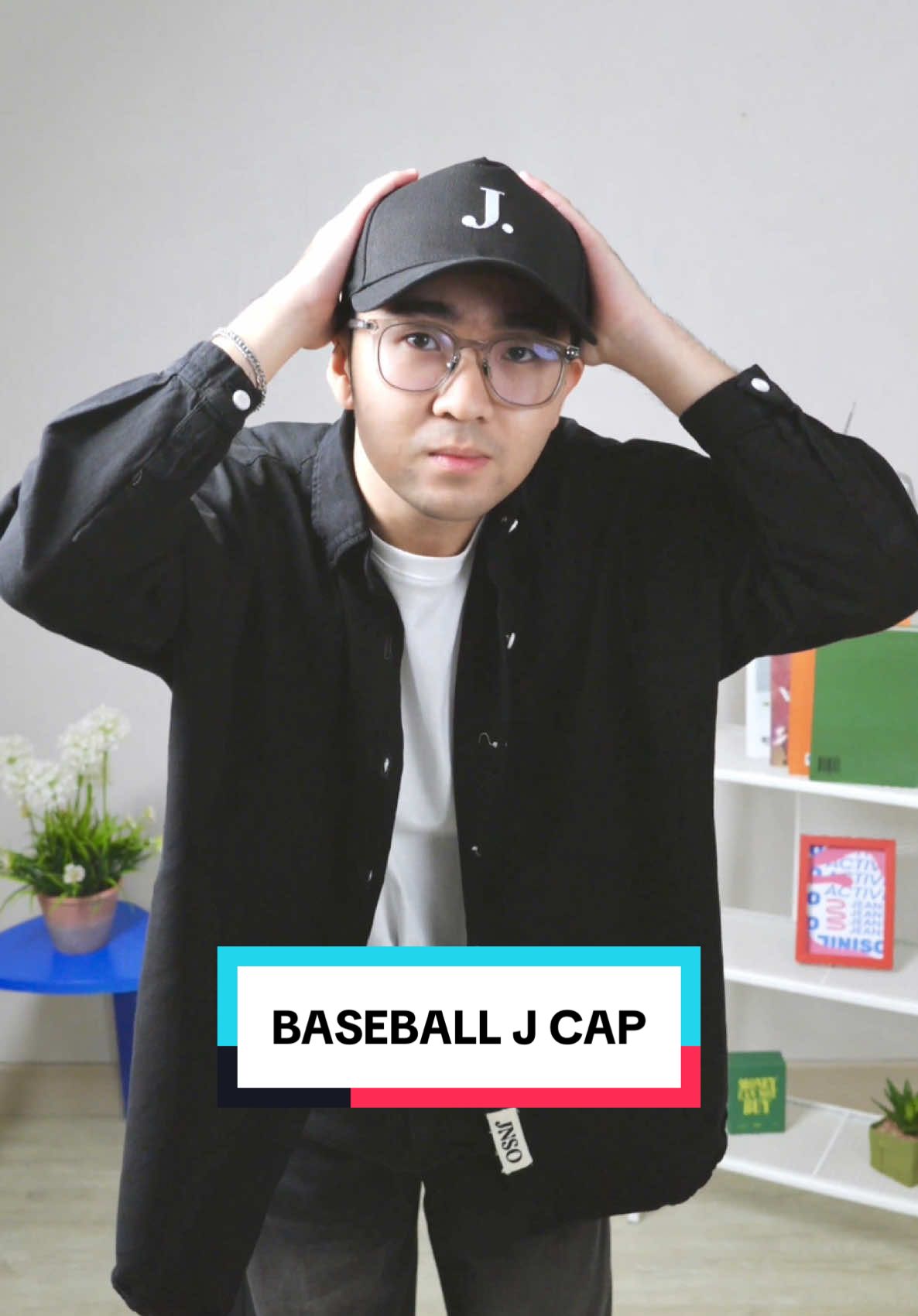 Tim yang kemana-mana wajib pake topi! 👆 Nih BASEBALL J CAP, cocok banget buat bikin lo auto stylish! 😎🔥 #Jinisodenim #ActiveJeansActiveSoul #SeeItFeelIt #jinisoemangkeren #outfitinspiration #jeansmurah #jeanspria 