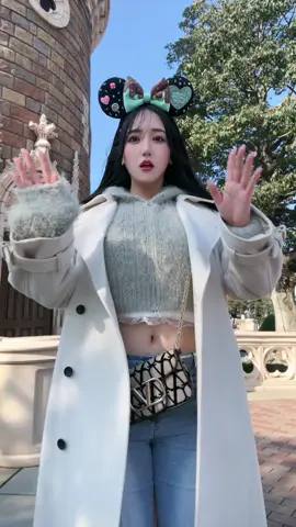 真冬でも構わずにぷに腹みせるニダ