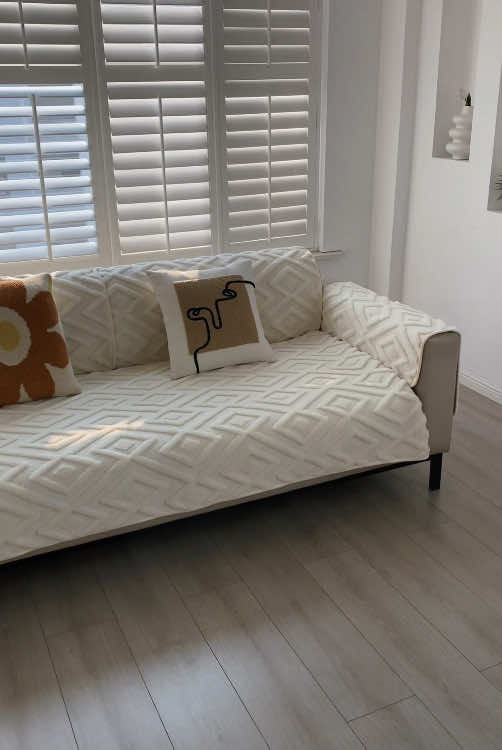 Wow!what a noble sofa cover 🛋💕#spotlightfinds #sofa #tiktokmademebuyit #sofaprotector #tiktokshopnewyearnewaura #tiktokshoplastchance #sofa #livingroom 