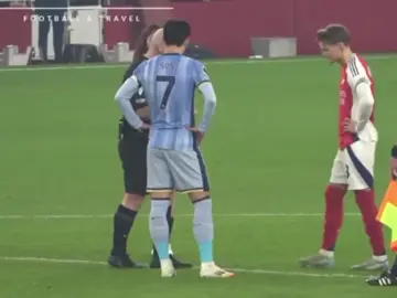 tatapan mu Lis😁 #lisa #lalisa #sonheungmin 