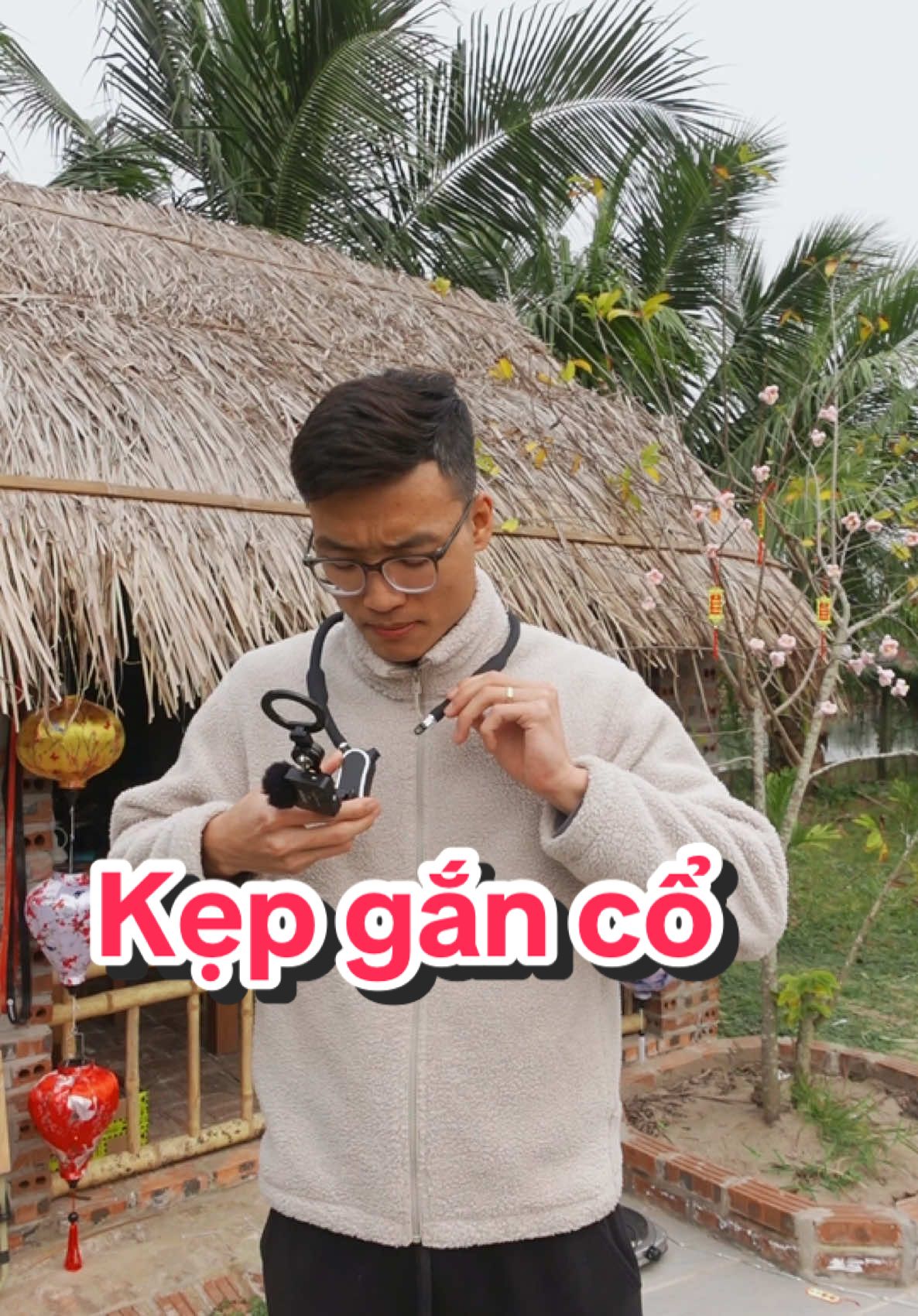 Kẹp điện thoại gắn cổ trước ngực sẽ quay được cảnh trên tay sản phẩm mà có thể rảnh cả 2 tay #hieutrainghiem #samtetbaovui #tiktokshoptet 