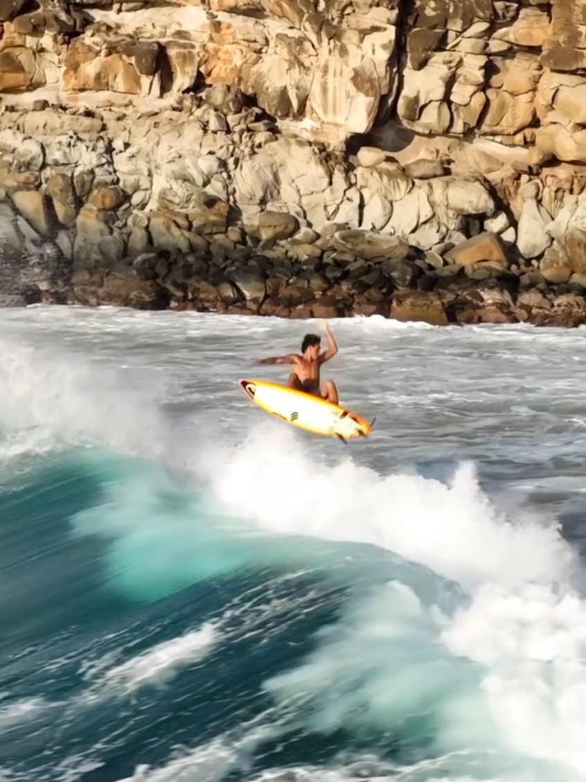 Sick turns...... #surftok #surfingislife #surf #surfer #saltycrax #tiktok #surfing #surfers #hawaii 