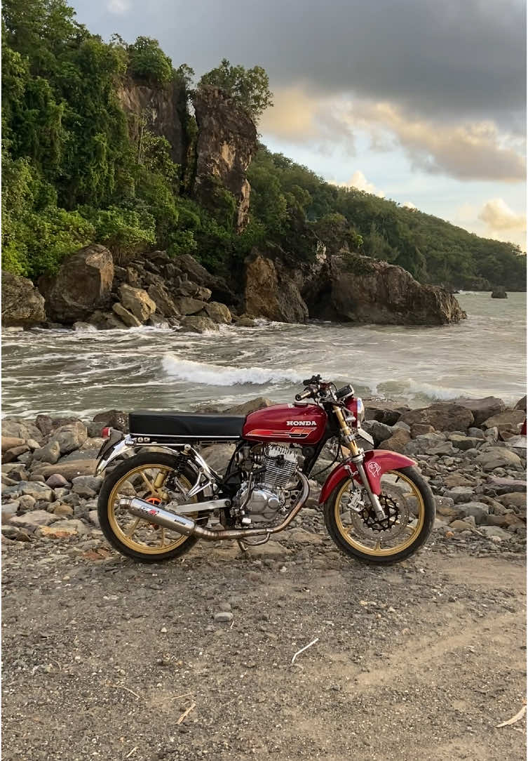 vibes ngabuburit wes keroso🫠#fyp #kitunggayabebas #cinematic #nyore #vibes #aesthetic #ramadhan #cb #cb100 #cb125se 