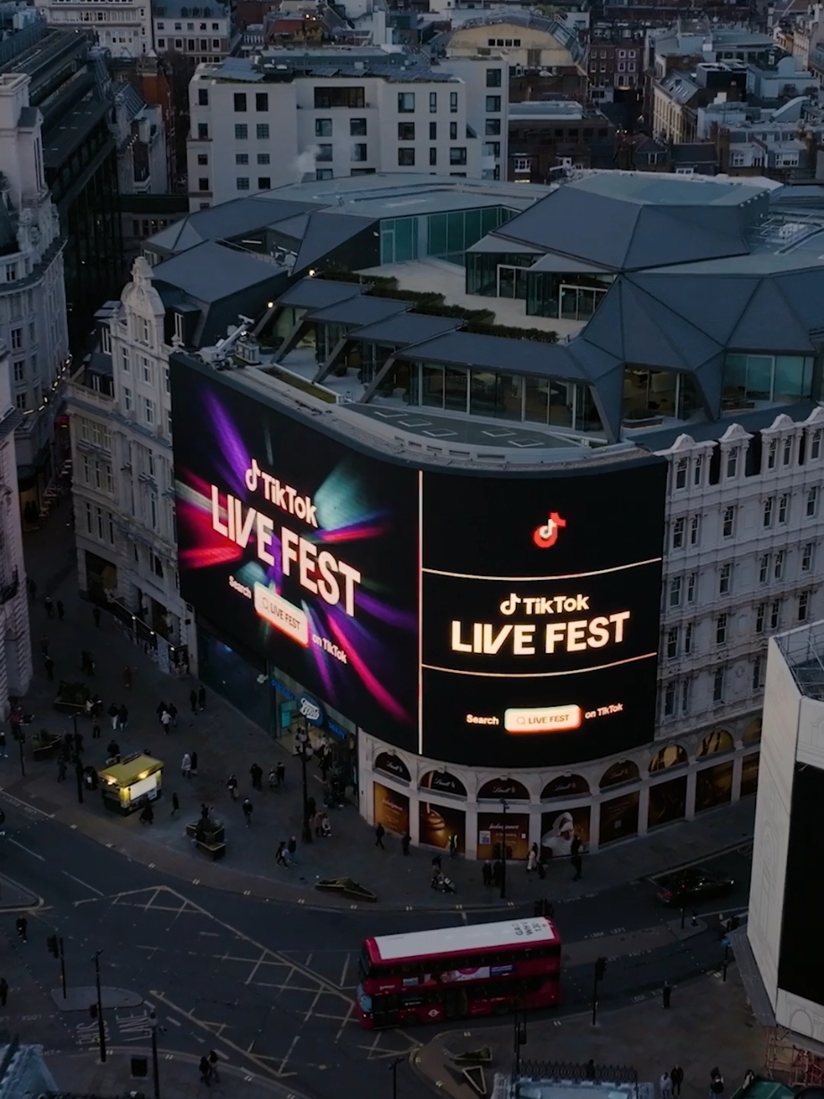 TikTok LIVE creators, Welcome to London!!! 💂🏼‍♂️🇬🇧 Get ready for TikTok LIVE's night of nights? Dress up, and see you tonight. 💪 #CelebrateLIVE #LIVEFest2024