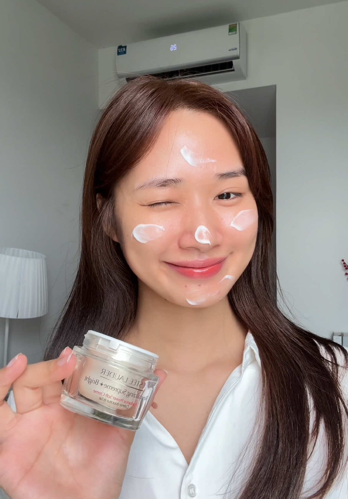 Đầu tư đồ skincare xịnn là không bao giờ sai nhoaaaa  #EsteeLauderVN #SupremeBrightRadiance #RadiancebyDay 
