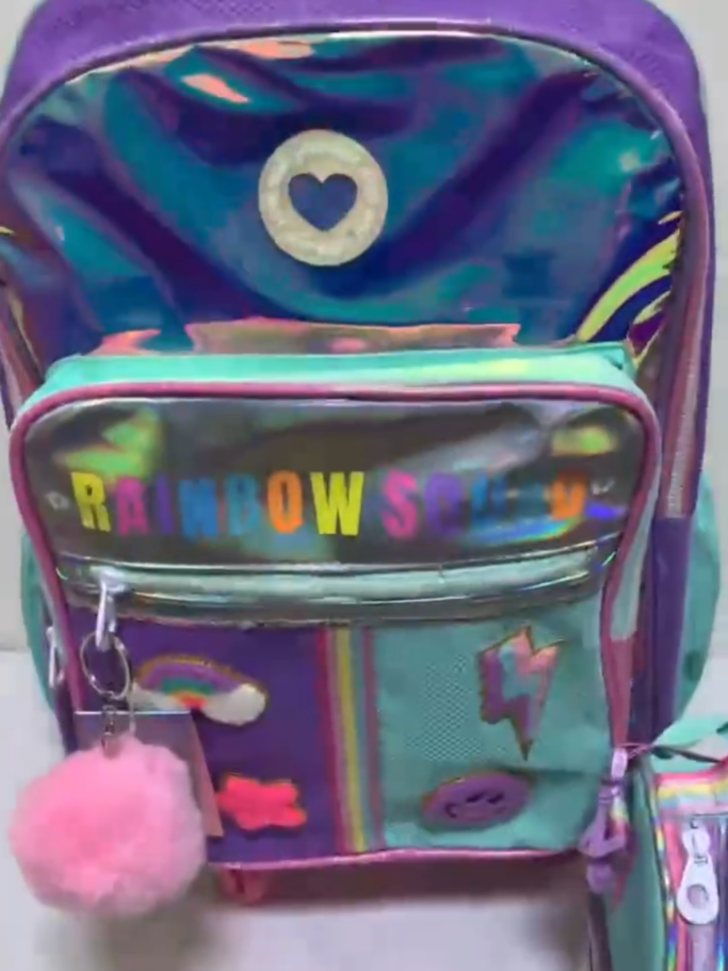 Mochila de Rodinha Menina 360 Rainbow Holográfica Com PomPom Kit Bolsa Feminina Infantil com Lancheira Térmica e Estojo   https://s.shopee.com.br/7fKECuawVy
