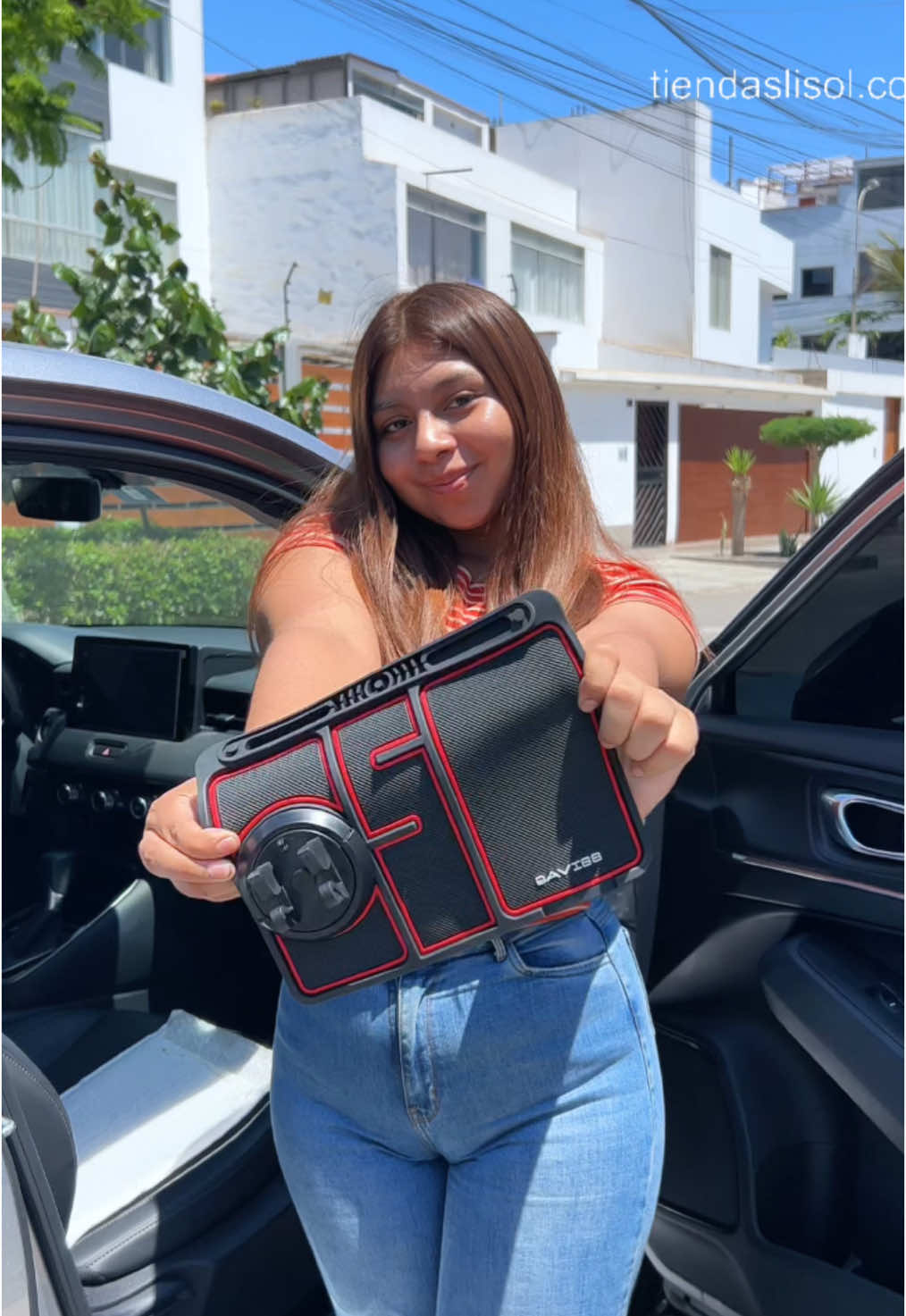 Alfombrilla antideslizante con soporte móvil. 🚙 Evita accidentes al paso de manera sencilla y rápida. 🤩 #soportedecelular #soportedecelularparacarro #auto #taxista #choferes #carro #accesorioparaauto #celular 