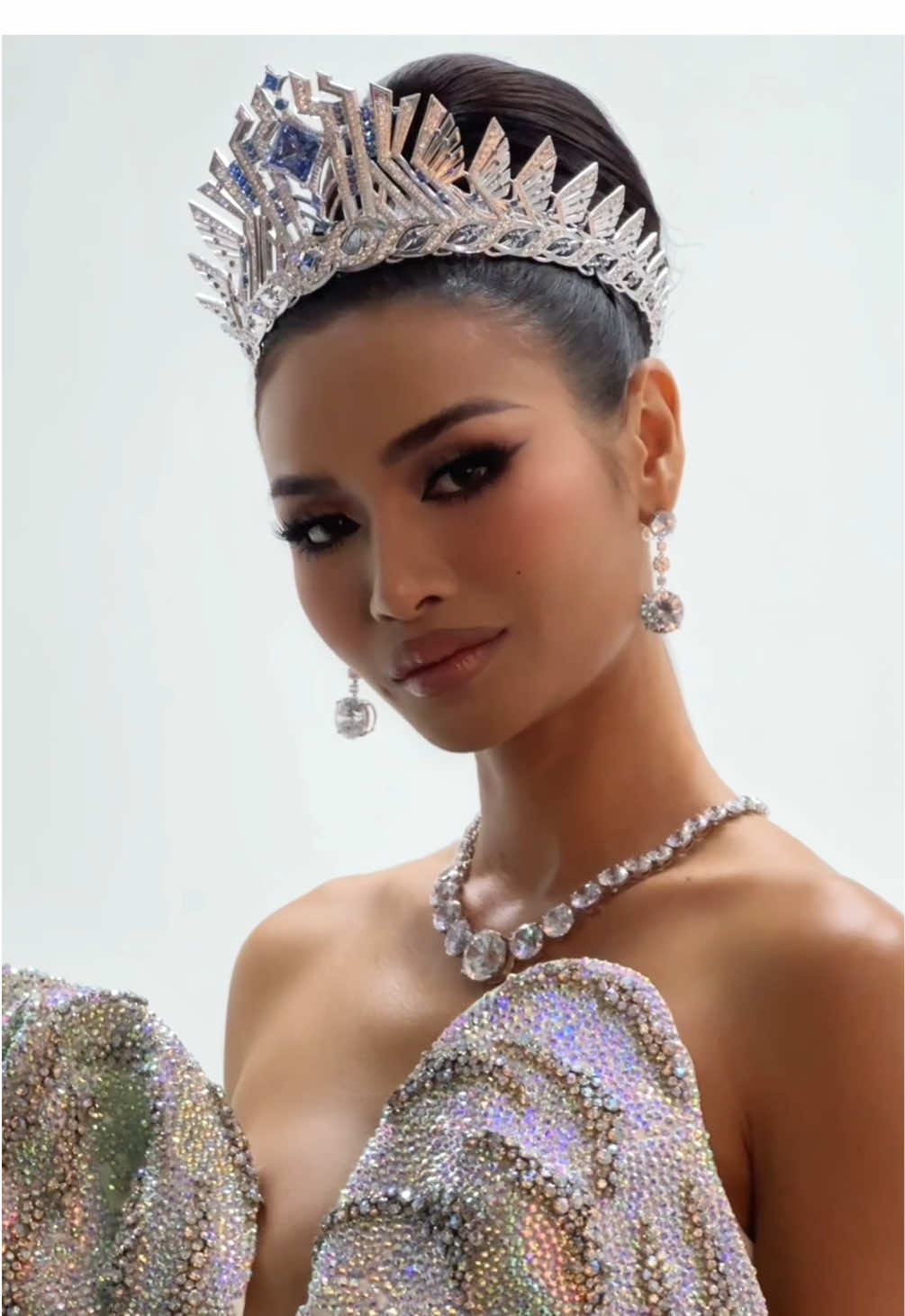 Runner-up Miss Cosmo 2024 @finalemook serving major power looks in her photo shoot for Harper's Bazaar. #MissCosmo #MookKarnruethaiTassabut #UniMedia #ImpactfulBeauty 